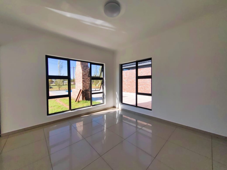 5 Bedroom Property for Sale in Grimbeeck Park North West